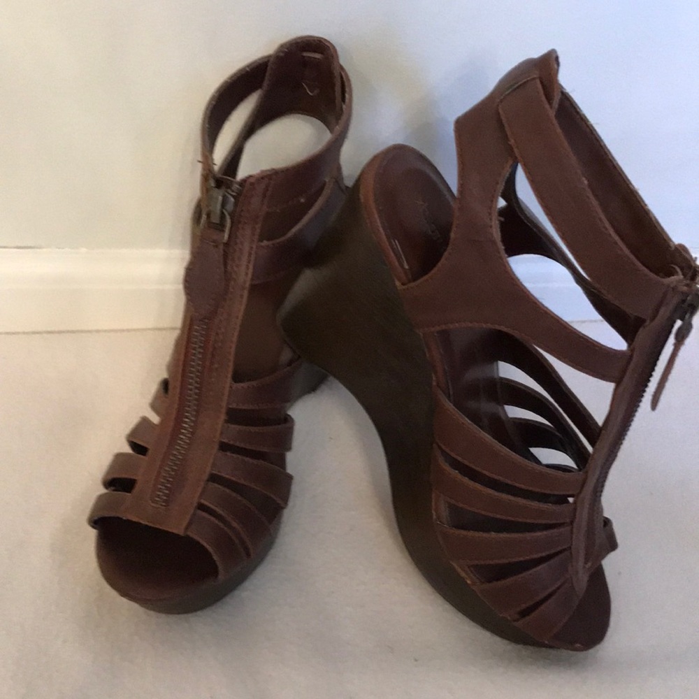 “Stand Up Straight” wedge sandals